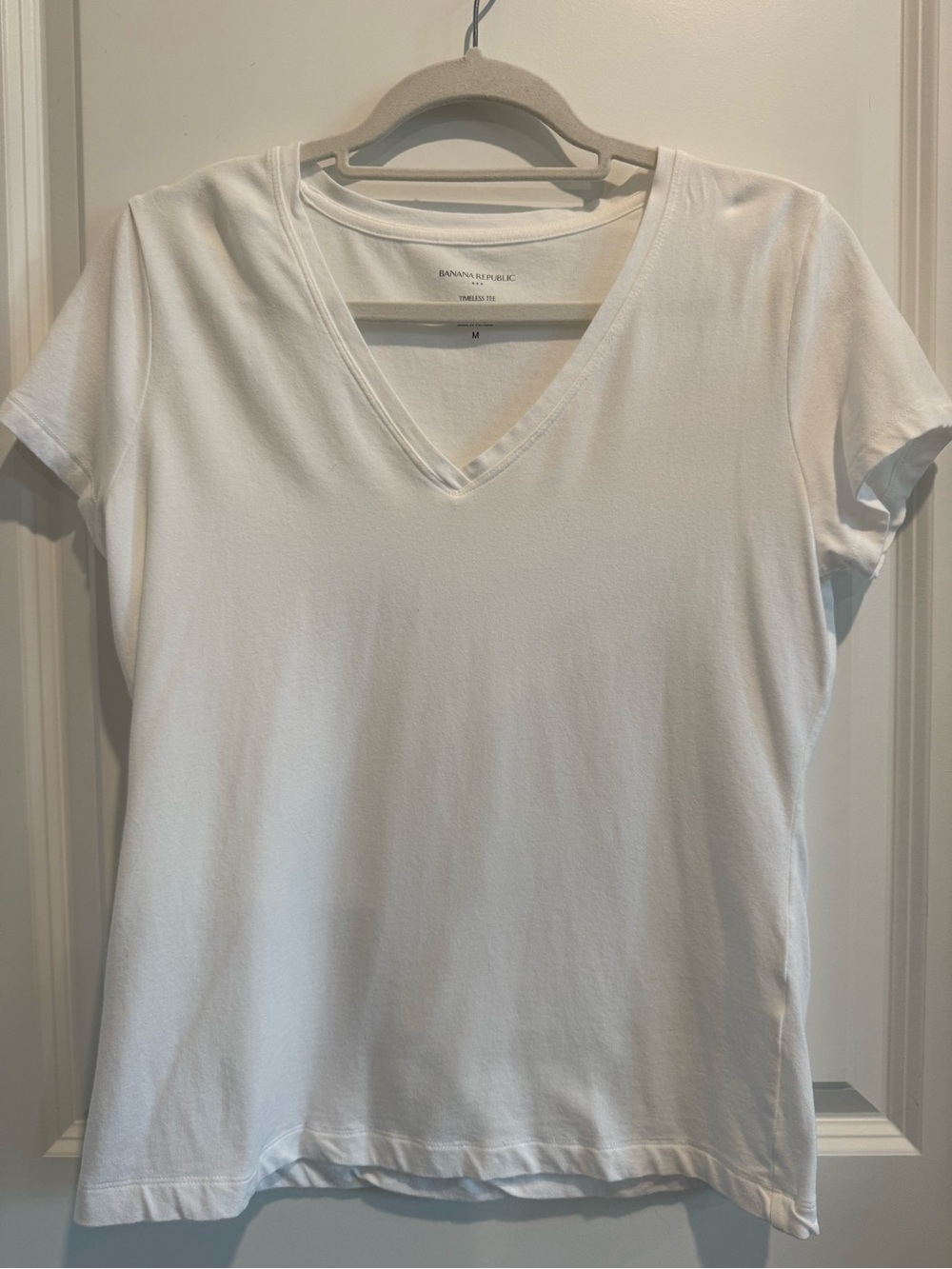 Banana Republic White V-Neck Short Sleeve Tee